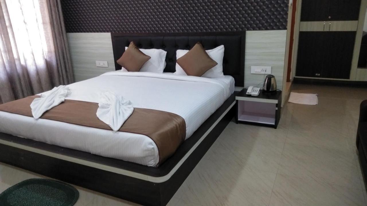 The Four Season Hotel Dimāpur エクステリア 写真
